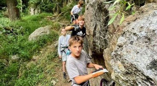 TRAPPEUR DANS LES PYRÉNÉES-1 