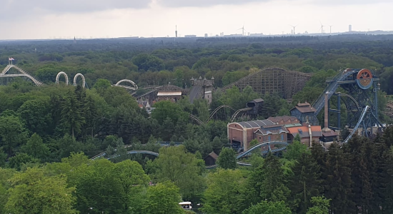 DE BRUXELLES A EFTELING, FRITES, LOOPINGS ET FAIRYTAILES P26-1 