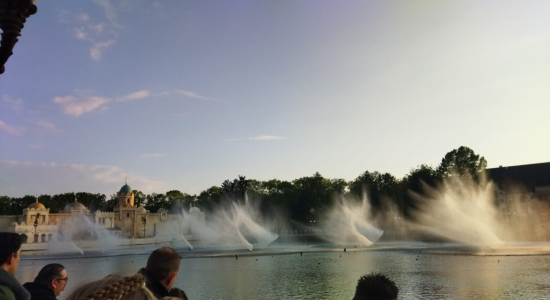 DE BRUXELLES A EFTELING, FRITES, LOOPINGS ET FAIRYTAILES P26-1 